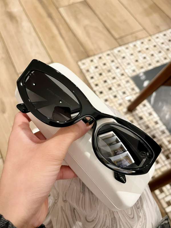 Picture of Bottega Veneta Sunglasses _SKUfw51977069fw